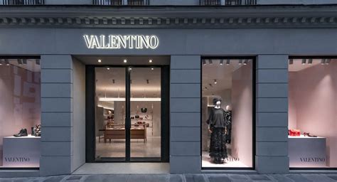 valentino online shop.